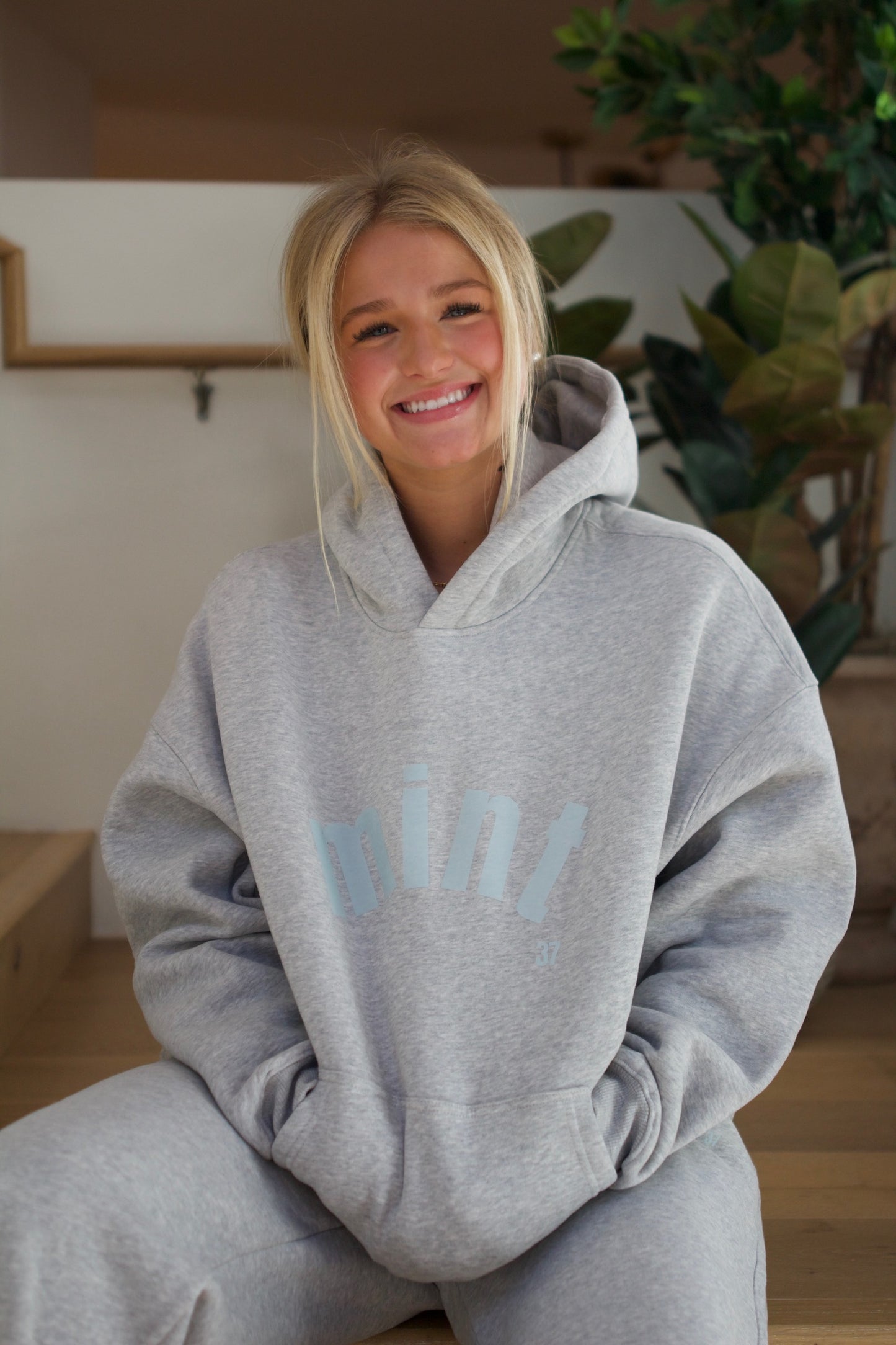 CLASSIC HOODIE