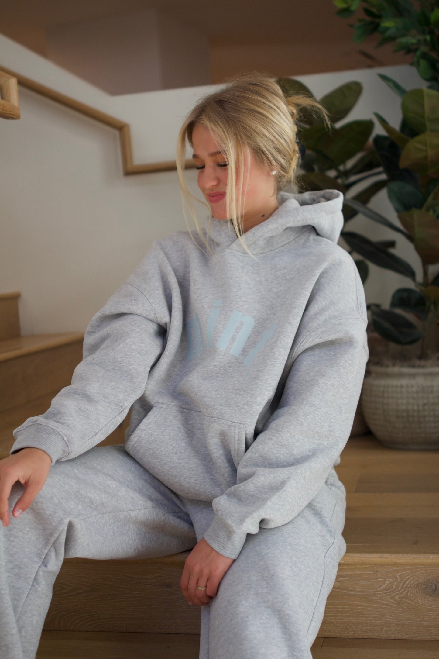 CLASSIC HOODIE